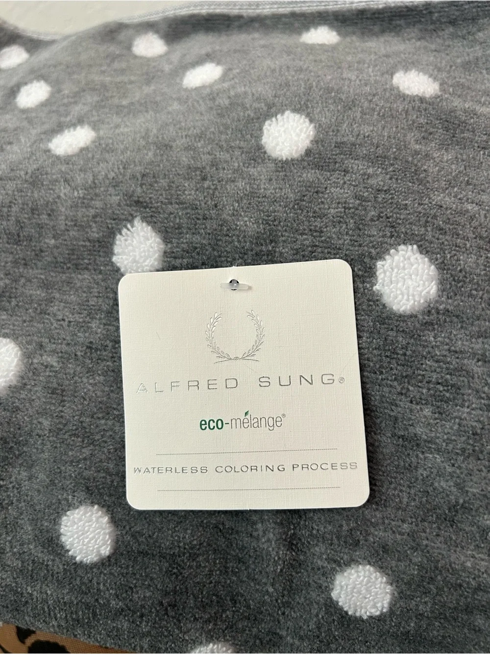 NEW Alfred Sung Set of 2 Reversible Gray & White Polka Dot Bath Towels